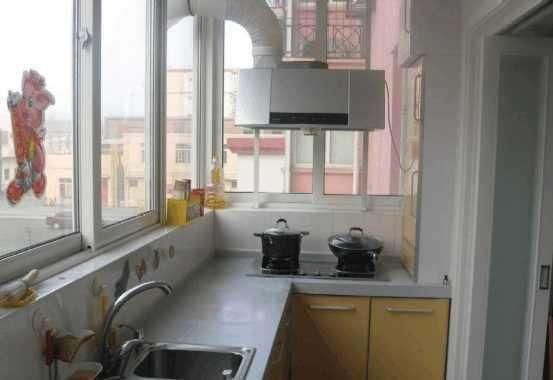 50平|老婆嫌50平太小,竟把阳台改成厨房,没想到邻居却上门找茬