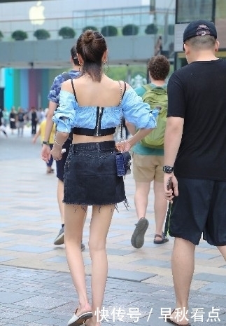 小姐姐太会穿了,个性抹胸,穿出了让人误解的气息感