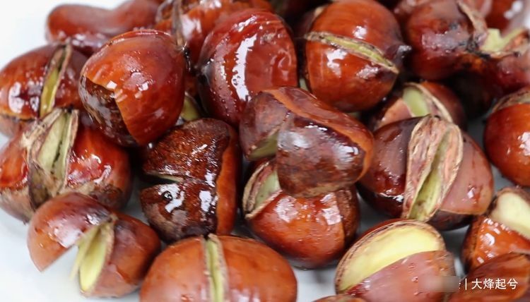 想吃板栗不用买,教你在家做,一个神奇做法,比买的还香甜绵软