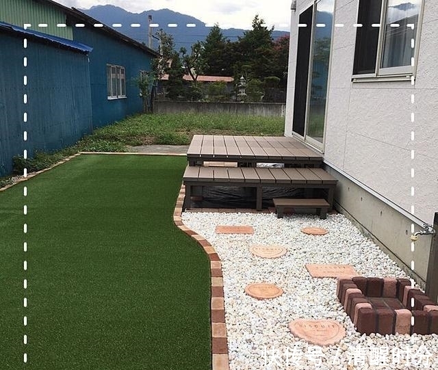 青石板|院子通铺水泥地过时了,甲板+草坪+沙地混铺,简单几种材料就很美