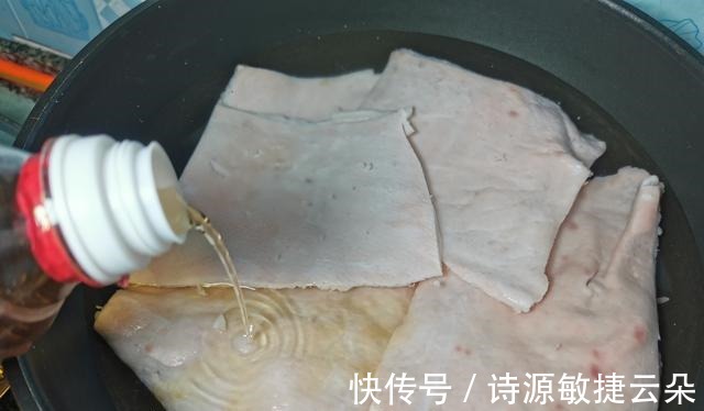 看似简单的煮猪皮，原来技巧在这里，猪皮不腥，软烂入味！