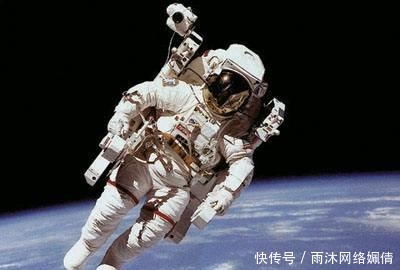 這名宇航員剛上天,國家就四分五裂,想要回來被告知:我們沒錢了