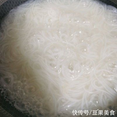 泡米粉|这是海鲜炒粉最正宗的做法，好吃到爆