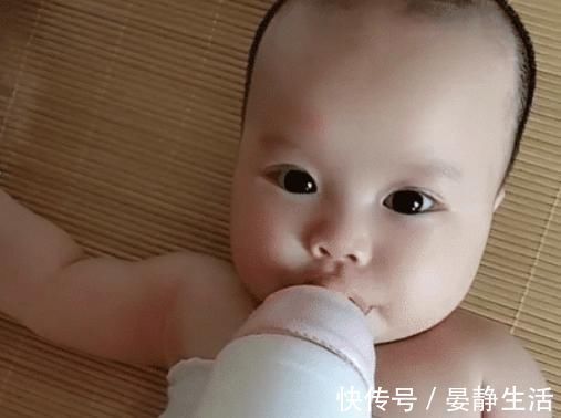奶爸|“爸爸带娃,只要活着就好”,奶爸臭袜子用处多,花式喂娃火了