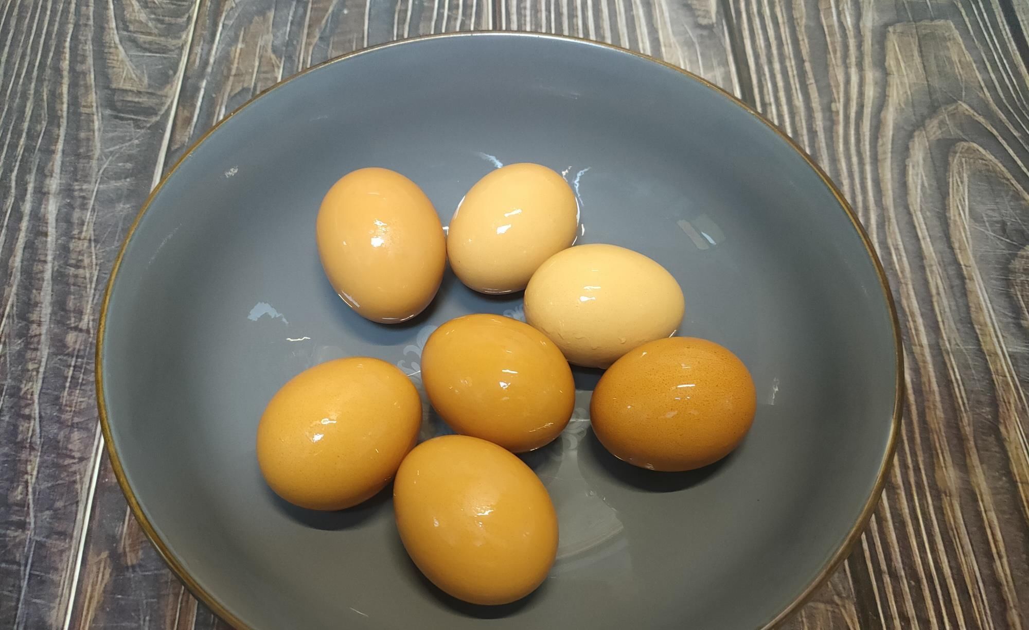 鸡蛋|煮鸡蛋,不要只用清水,水中多加两样,蛋壳一剥就掉,特省事