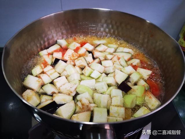 食谱|7种食材,1000毫升,4碗,热量仅320大卡,营养减脂餐这样搭配