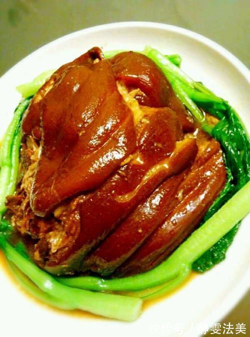 酱肘子几几人人会做,味道却参差不齐,教你这样秘制,鲜香又滑嫩