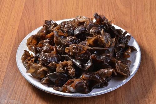 清水泡木耳是外行，水里多放3样，木耳快速泡发，细菌污垢全没了