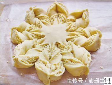 早餐试试这样做，比吃馅饼还香，层层包裹着馅料，孩子再也不挑食