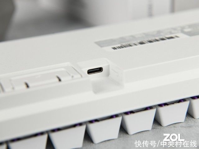 猎魂|极简配列 纯白机身 高寿命轴体：雷蛇键盘真会玩