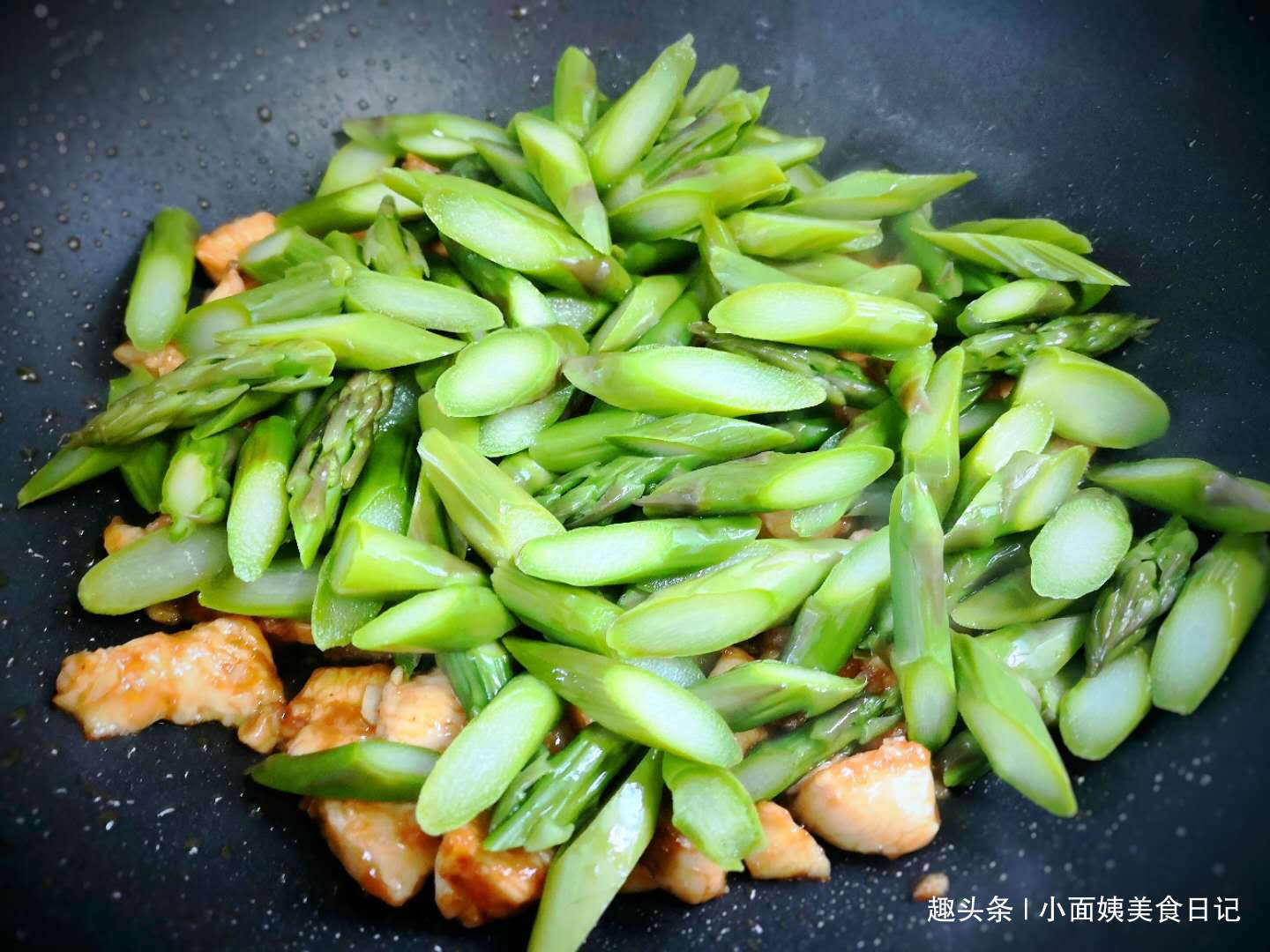 芦笋|这菜素有“负热量”之称，减肥燃脂又奇效，让体重蹭蹭往下掉！