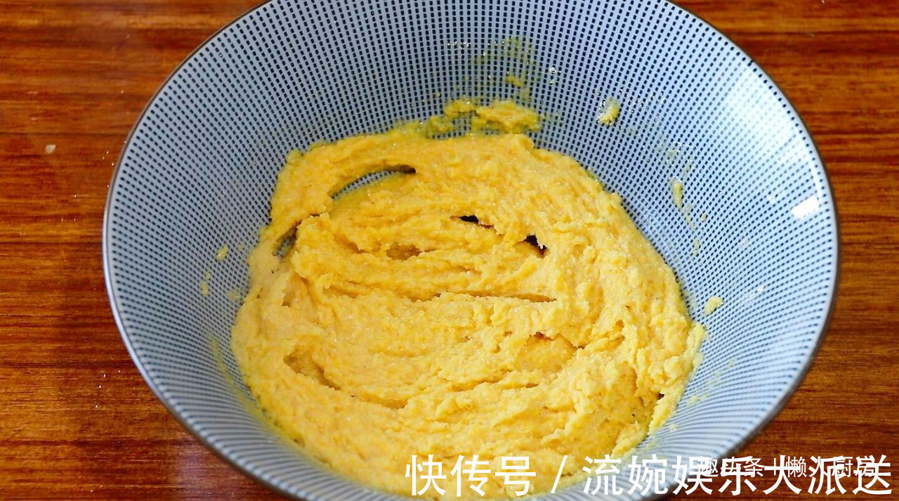不用蒸，不用烤，教你做玉米面棒棒馍，皮松软可口，底焦黄酥脆