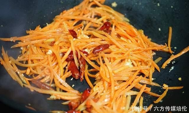 一道简单的小拌菜：凉拌白菜丝，做法简单，但味道爽口