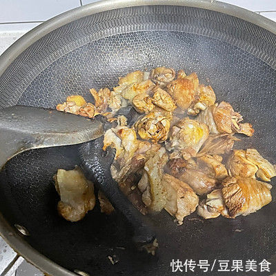 毛豆烧鸡|美食新滋味：好吃不腻的毛豆烧鸡