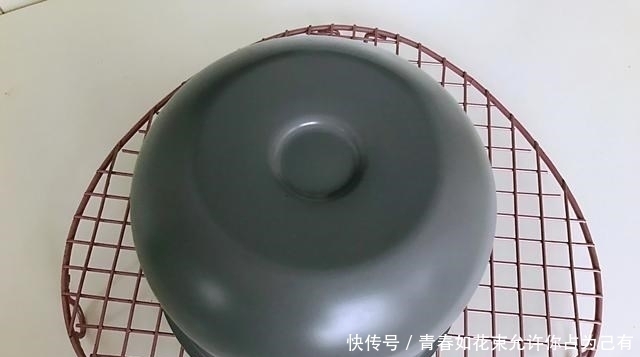 电饭煲做蛋糕,方法是关键,轻松做出8厘米高度,蓬松暄软又细腻