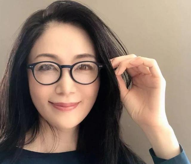 S型|80后“辣妈”意外走红,S型曲线让人羡慕,网友:运动成就了她