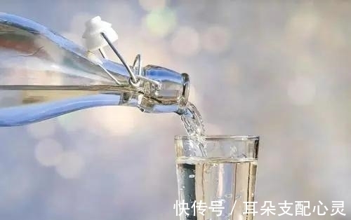 热水|长期喝茶的人与长期喝白开水的人,哪类人更健康?听听医生的答案