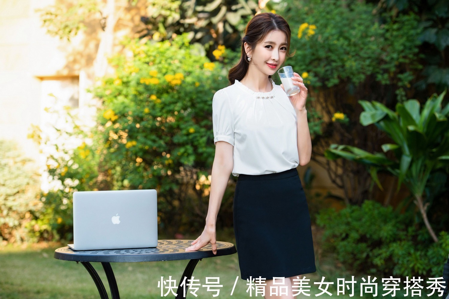 衬衫 白色衬衫搭配黑色短裙,干练柔美,尽显优雅气质