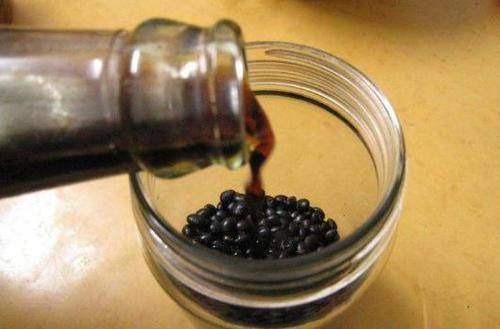 黑豆|醋泡黑豆有什么作用?可别小瞧它,很多养生朋友都在吃!