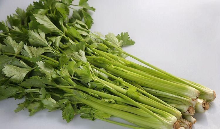 芹菜|聪明人爱吃3种食物，美容养颜、减肥瘦身，早吃早好！