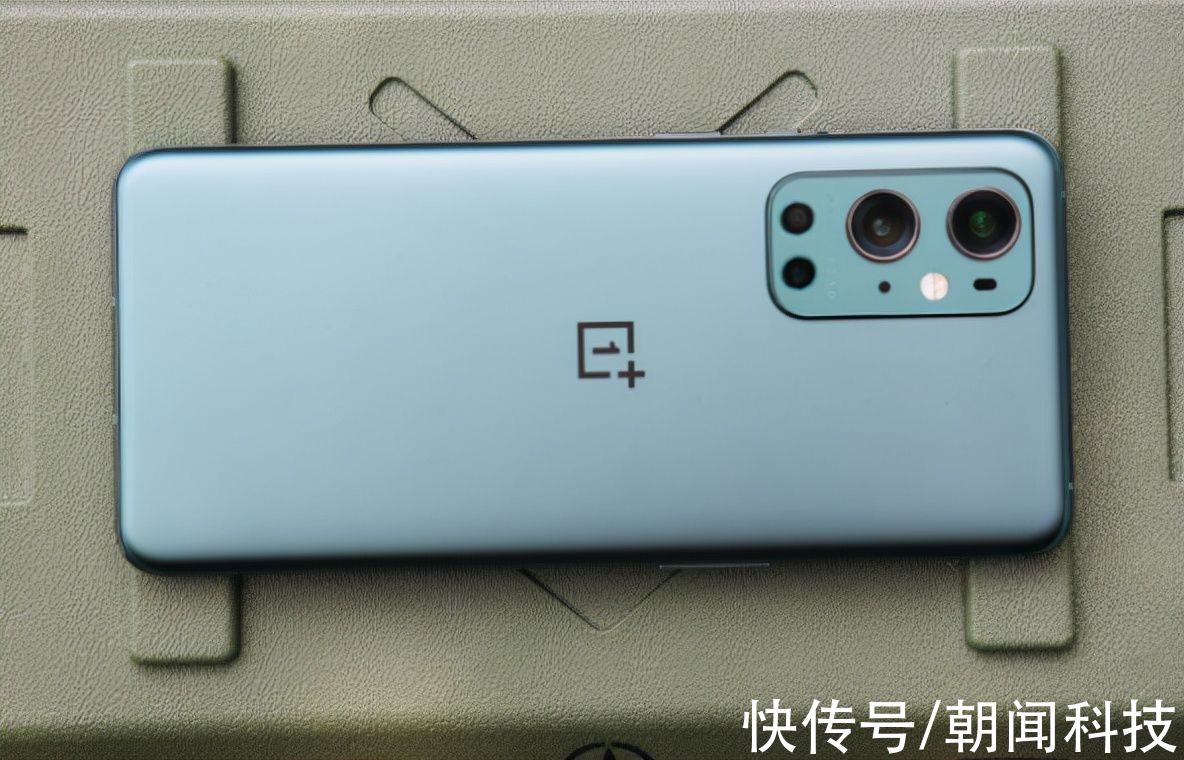 一加手机|一加9 Pro 跳水1100元，2K+IP68防水+哈苏镜头，值得买吗？