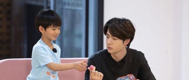 王一博《天天向上》谈未来,大方聊起“生孩子计划”,言论惹争议