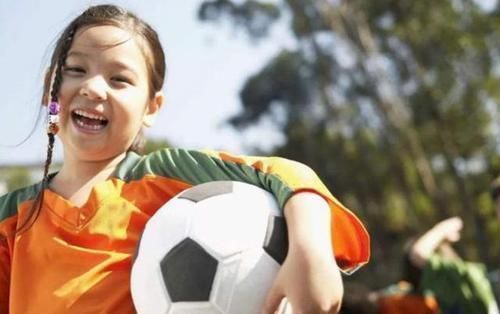 全家|全家认不清三胞胎小子，舅舅想出的办法很实在，家人看后笑倒