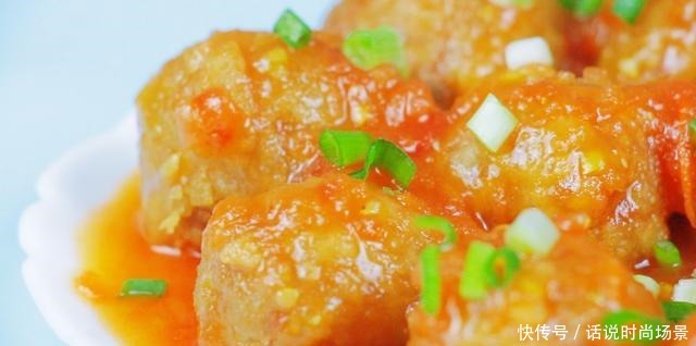 想吃肉丸子,用这种做法,肉末加一块老豆腐,锅里一炸,真香