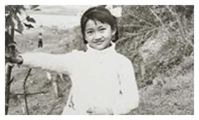 周公子|周迅童年照曝光，面庞清秀有灵气，身材比例优越漫画腿羡煞旁人