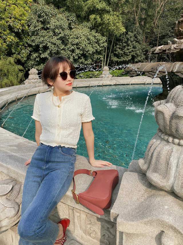 搭配|秋季也是针织衫的标配,原来可以这样配,好看又方便