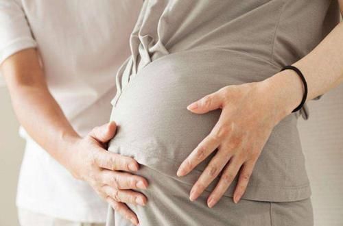 热水泡脚|易孕体质女性一碰就来个意外怀孕，大多有这五种特征，看你是吗