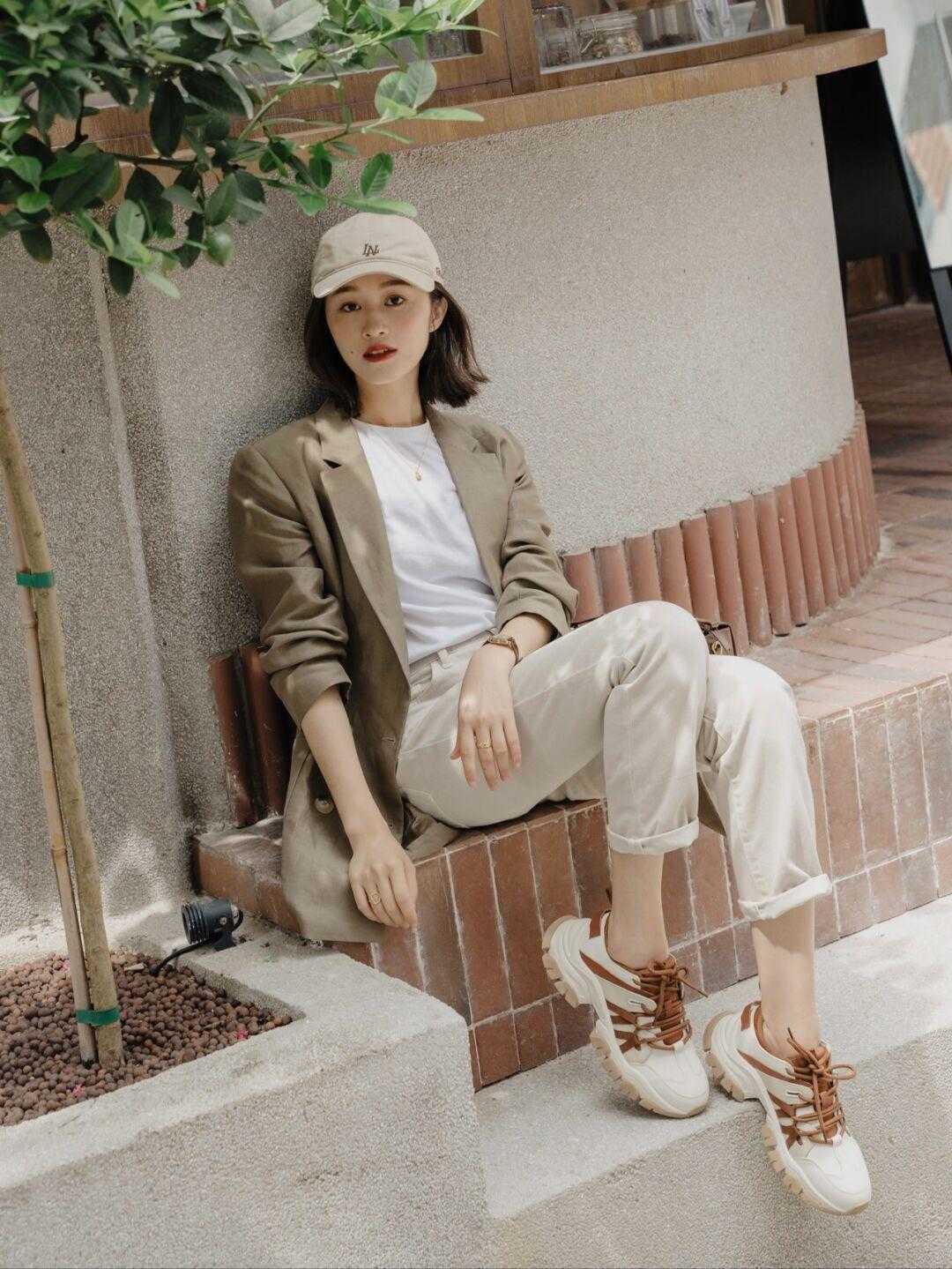 马甲|早秋通勤怎么穿?西装短裤搭配马甲清爽简约,气质温柔又高级