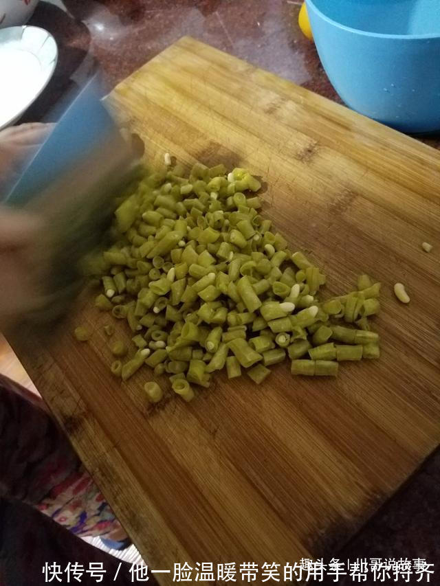 用清水腌酸豆角大厨别再这样做，改用淘米水，豆角好吃还节约