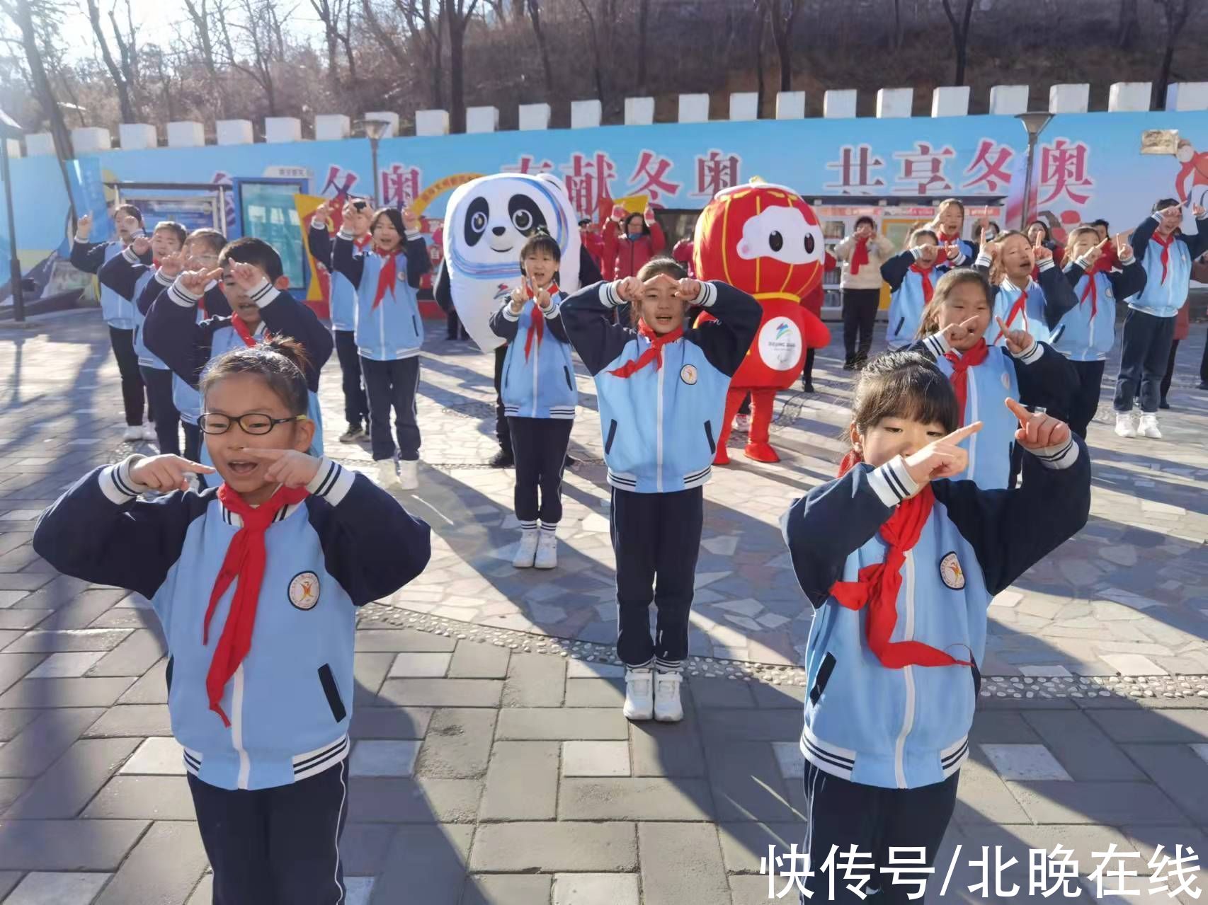 mv|北京石景山五里坨街道举行“我们一起向未来”MV拍摄活动