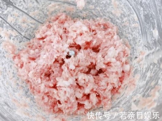 搅拌均匀|调饺子馅时,切记这2个要点,很多人不知道,难怪饺子不鲜也不香