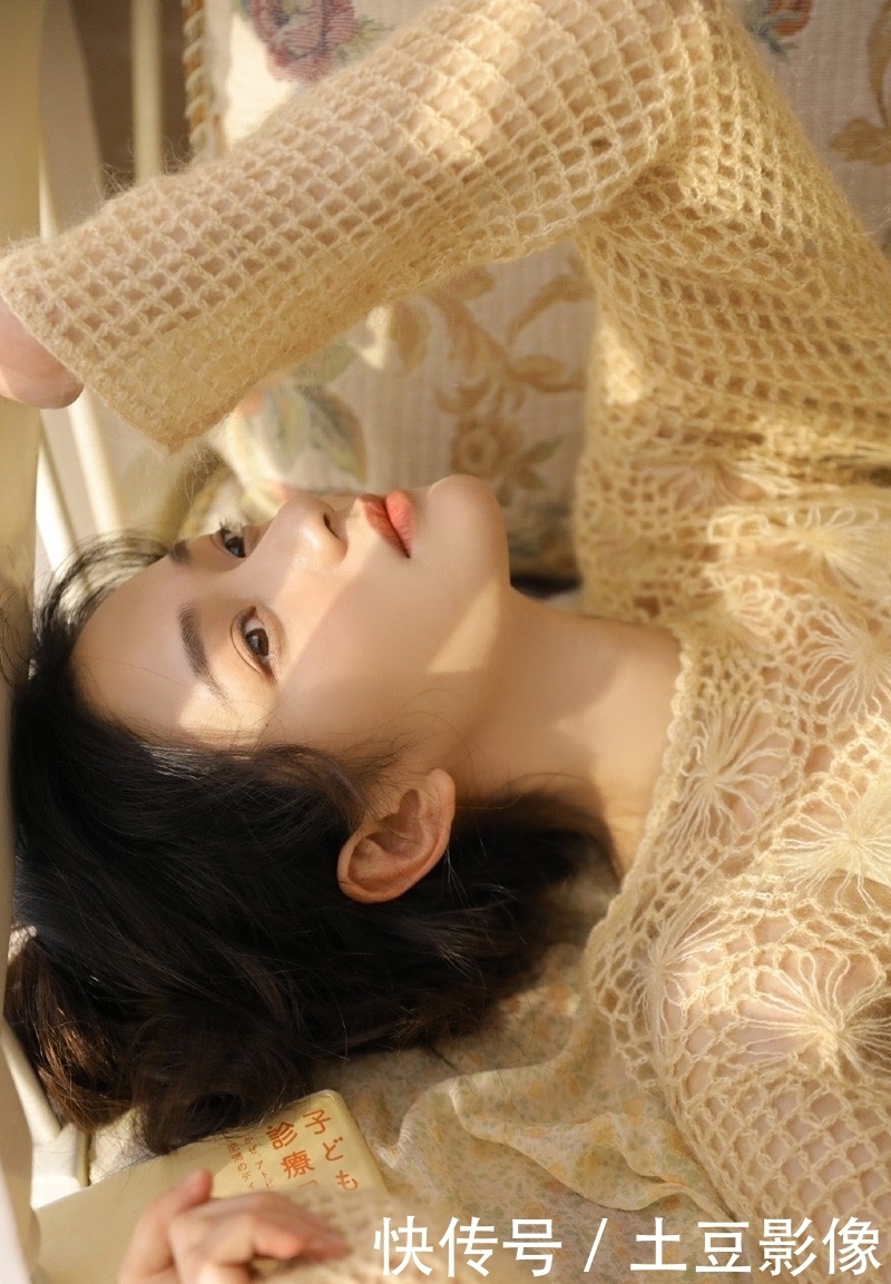 美腿|美颜:混血美女,性感香肩,美腿镂空衫,美不胜收