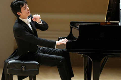 整容|38岁李云迪暴瘦15斤，下巴溜尖脸小两圈堪比整容，竟然撞脸何炅