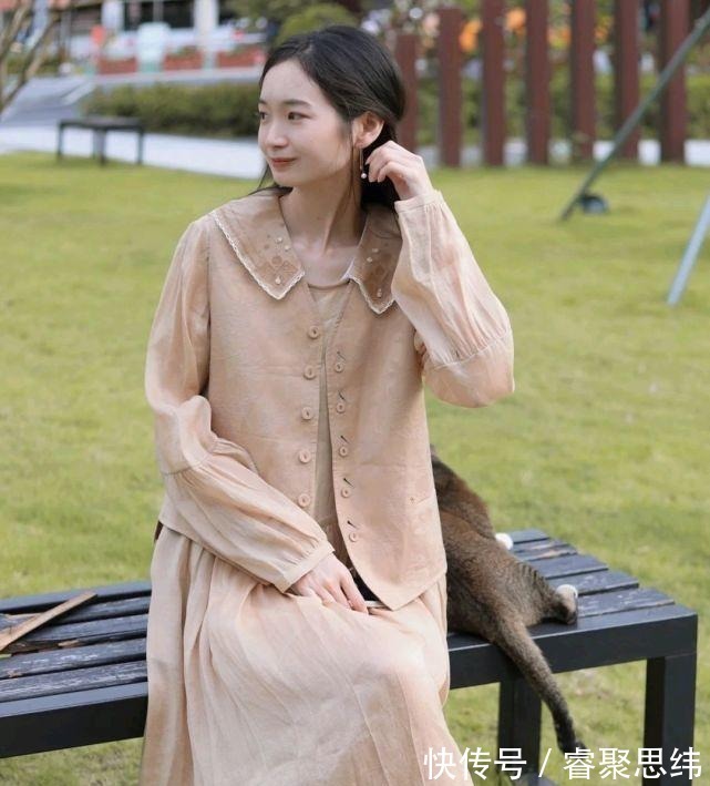 视觉效果 女人的服装穿搭很有讲究,可以穿上精致的裙装,轻松成为优雅女人