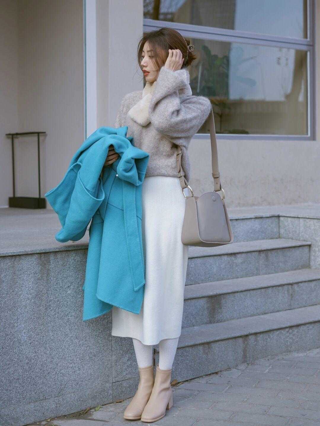 搭配|别再用九分裤搭短靴了!今年最流行的是半身裙+及踝靴,谁穿谁美