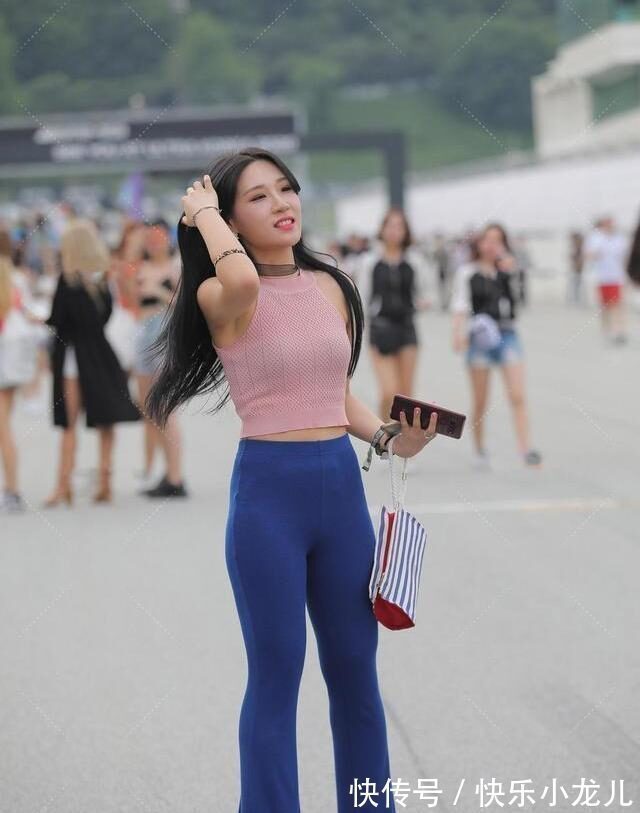 身材 充满女人味的打底裤穿搭,造型才能远离沉闷感,身材匀称