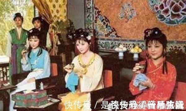 黛玉&湘云发现宝玉的珍珠少了一颗,引出黛玉冷笑,写这一段有何用意?