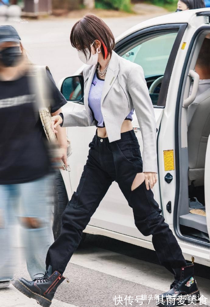 搭配 别再穿马丁靴了,今秋最火的是这“4双”鞋,舒适时尚还显高