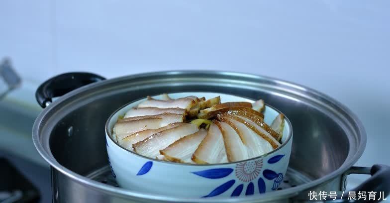 大厨不小心说漏嘴:炒肉的时候,加点这调料,鲜嫩美味还不腥