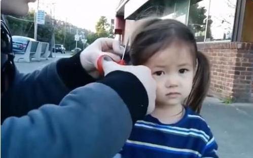 头型|“不靠谱奶爸”给娃理发,看到头型娃瞬间崩溃,网友:哪来的自信