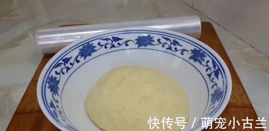 鸡蛋|2个鸡蛋,3勺面粉,不用擀面,做出创意油炸饼,比吃油条还过瘾!