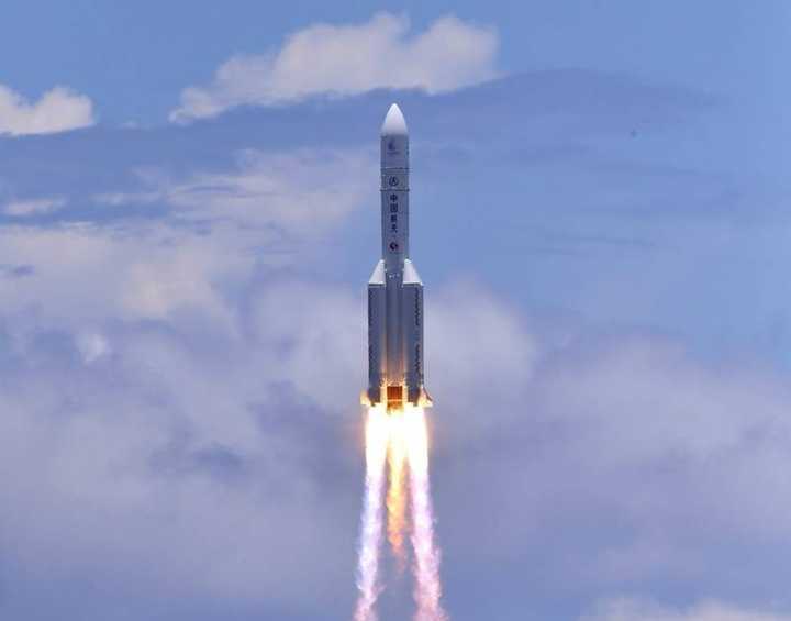 长征五号把天和号送上天后，至今仍在天上飞，而且还不停地翻筋斗