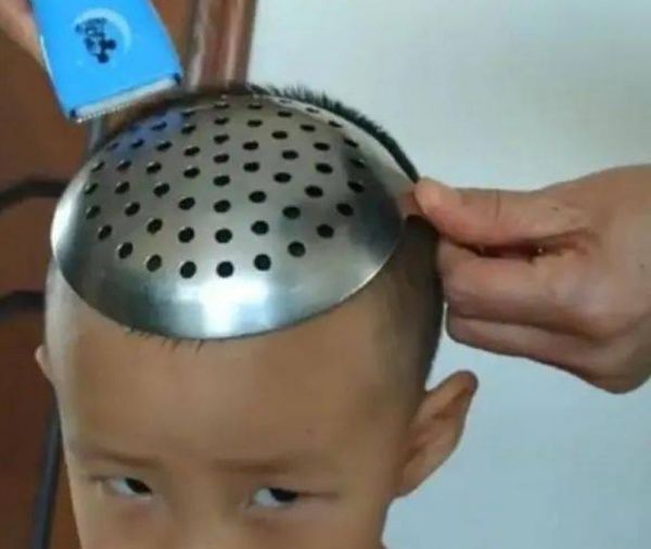 睡眠质量|宝爸给儿子剃头,孩子一脸“生无可恋”:我不要面子的吗?