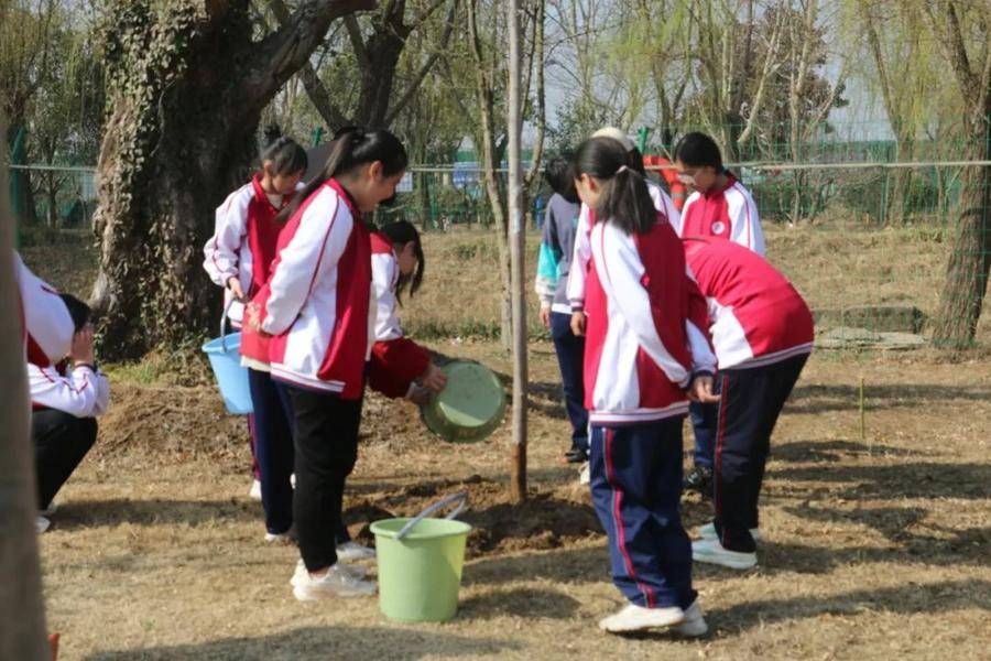 临沂市体育局联合市青少年示范性综合实践基地开展志愿服务活动