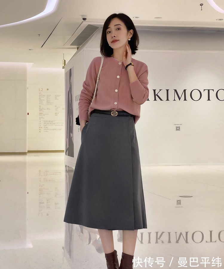 针织开衫 “毛衣”不要老搭配牛仔裤,太土了!试试这样穿,时髦保暖有气质