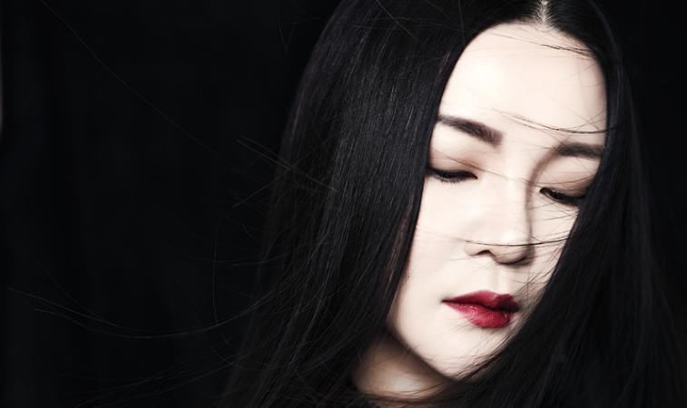 那英曾经淘汰的3位歌手，如今个个爆红，培养的冠军却无人问津